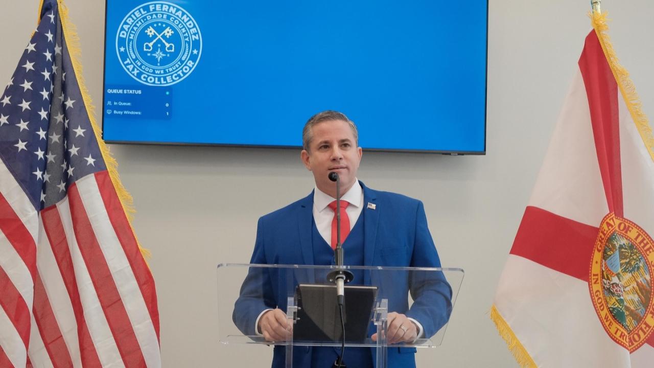 Dariel Fernández en la apertura de la primera Oficina del Recaudador de Impuestos en Coral Gables.