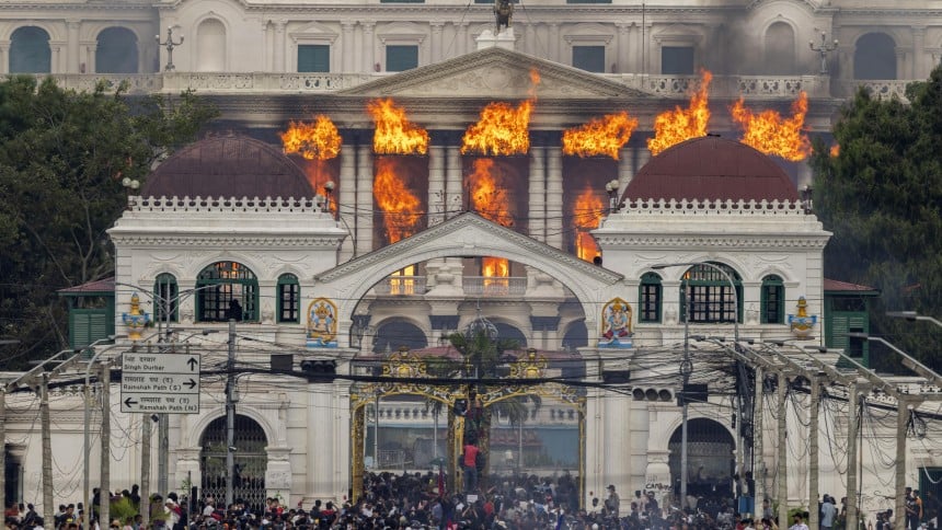 El parlamento de Nepal en llamas.