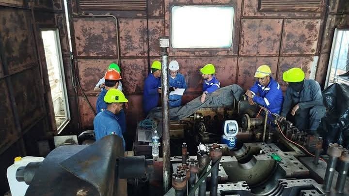 Trabajadores de una termoeléctrica en Cuba.