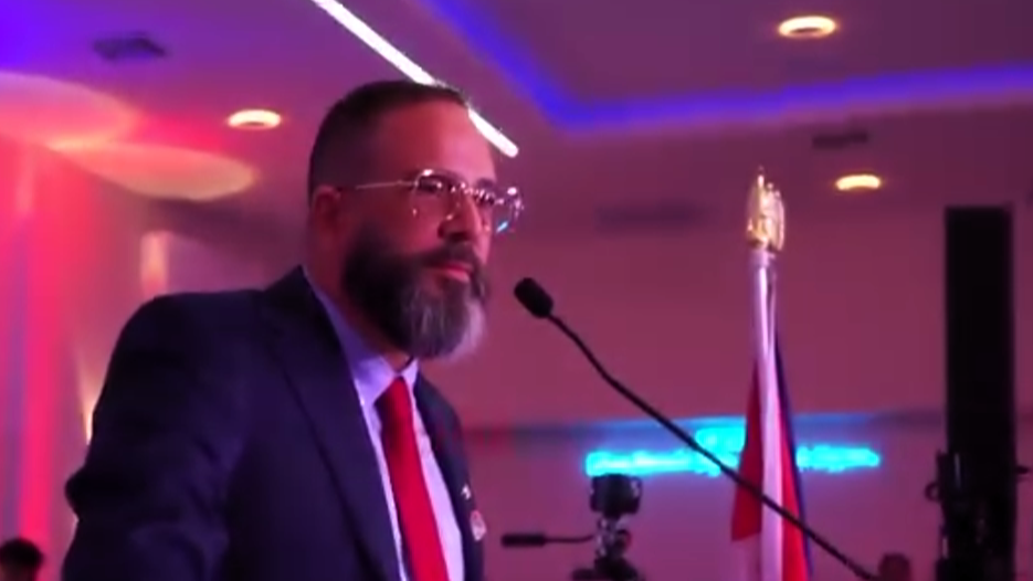 Alexander Otaola en la presentación de la Fundación Cubana Anticomunista.