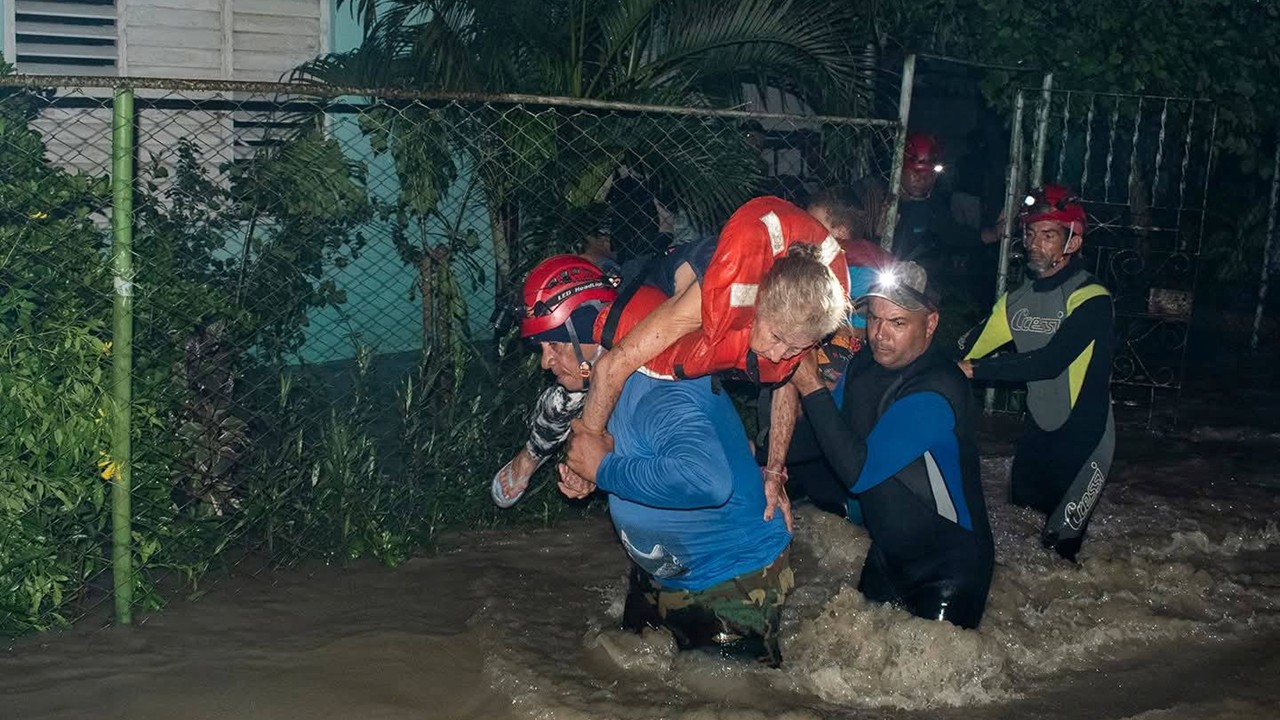 Rescate de emergencia en la cuenca del río Cauto, Granma.