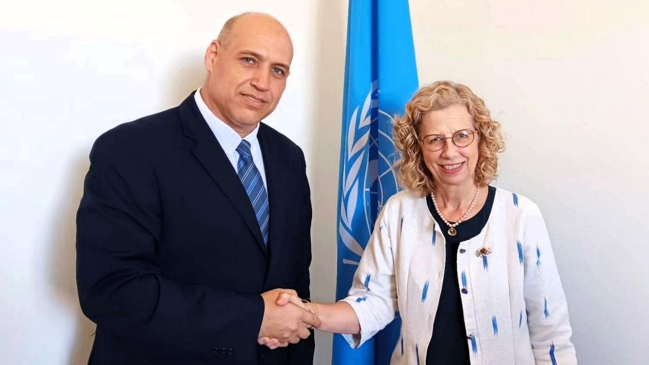 Rudy Montero Mata y la directora ejecutiva del PNUMA, Inger Andersen, en Ginebra, Suiza, agosto de 2025.