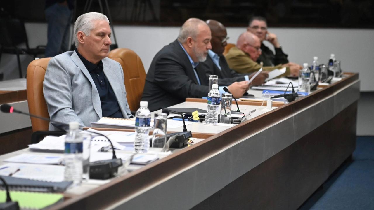 Miguel Díaz-Canel, Manuel Marrero y otros dirigentes cubanos.