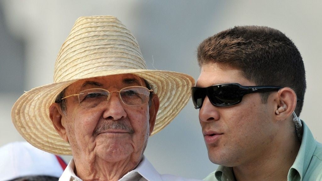 Raúl Guillermo Rodríguez Castro junto a su abuelo.