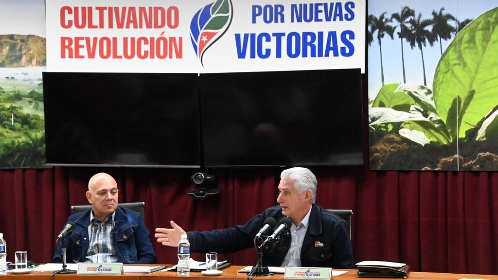 Díaz-Canel y Morales Ojeda en el Pleno del PCC en Pinar del Río.