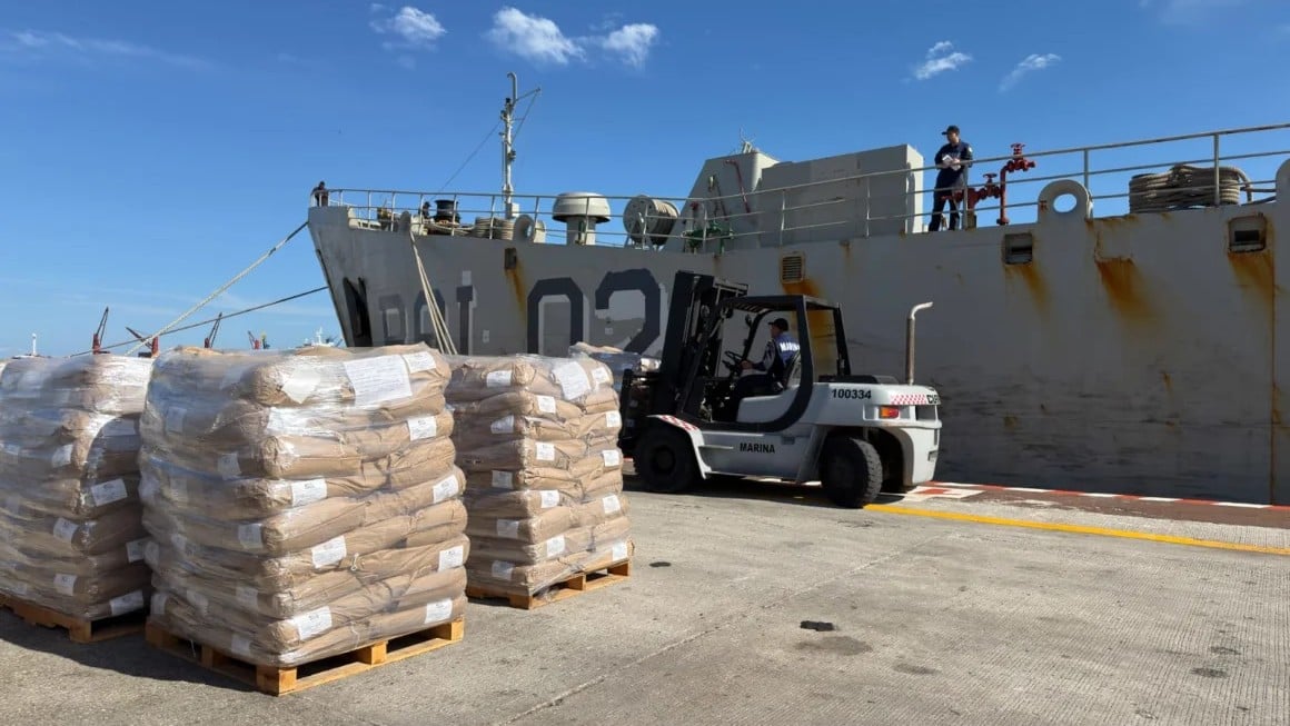 Descarga de la ayuda humanitaria enviada por México.