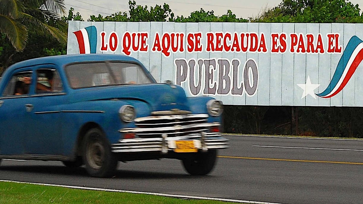 Valla propagandística del régimen cubano.