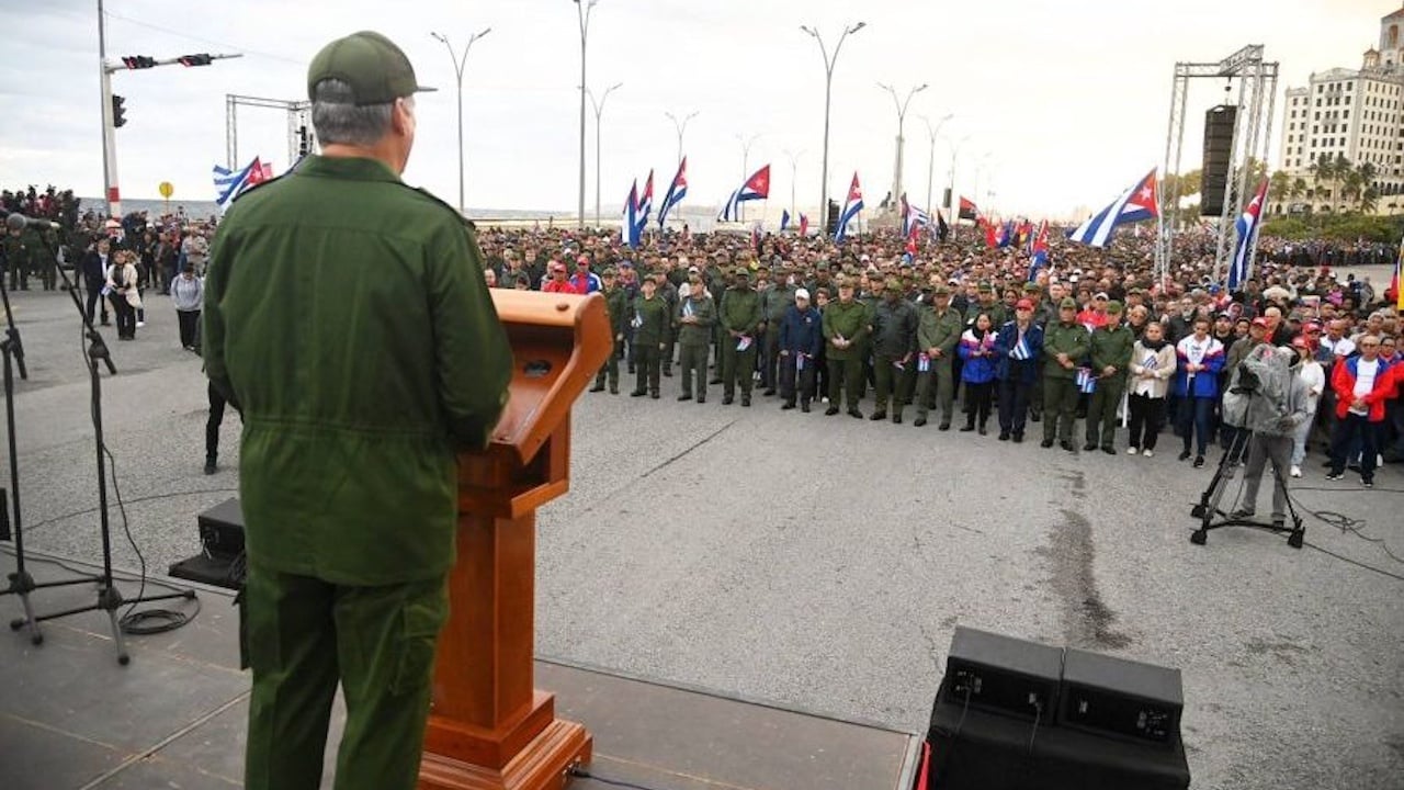 Díaz-Canel habla en un acto por los militares cubanos que murieron en Venezuela.