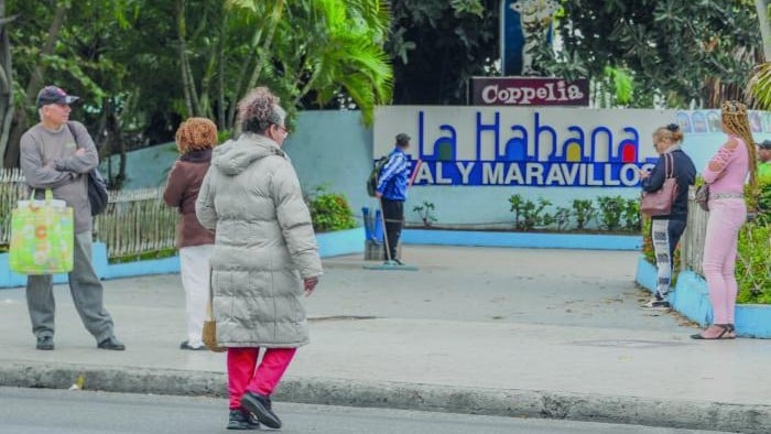 Cubanos abrigados en La Habana.