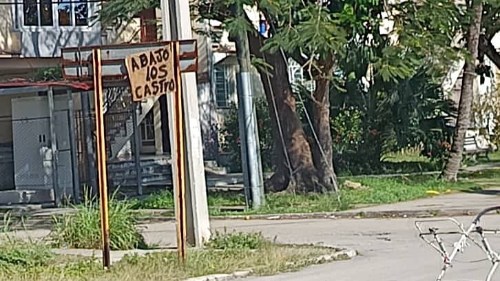 Cartel contra el régimen aparecido en enero en La Habana.