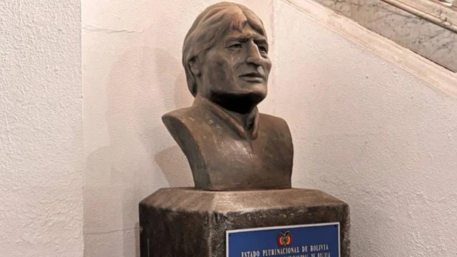 Busto de Evo Morales retirado del Parlamento de Bolivia.