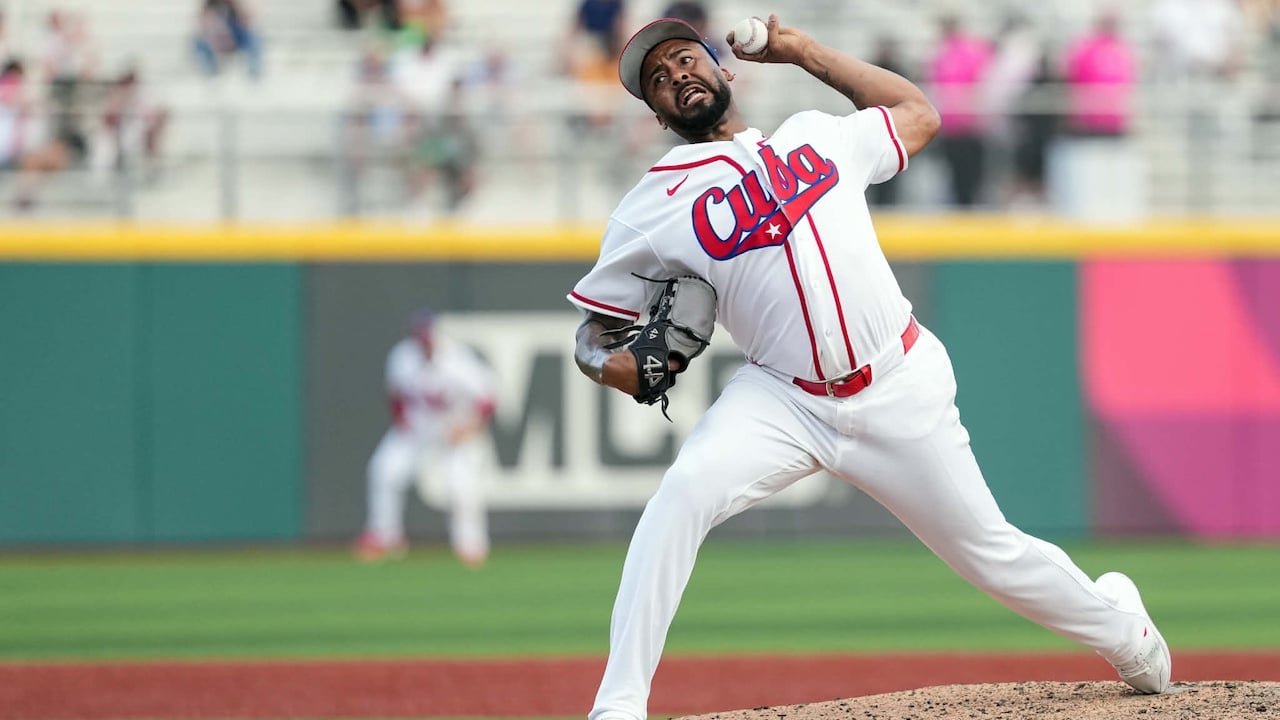 El lanzador cubano Darien Núñez en el Clásico Mundial de Béisbol.