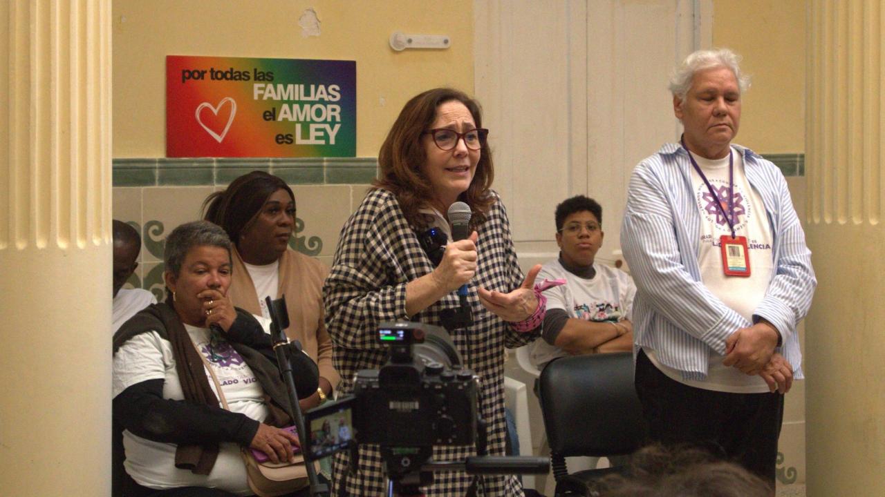 Mariela Castro recibe a activistas extranjeros.