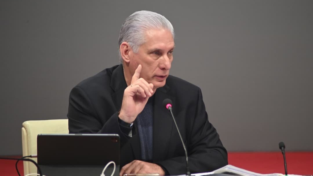 Miguel Díaz-Canel en reunión del Consejo de Ministros.