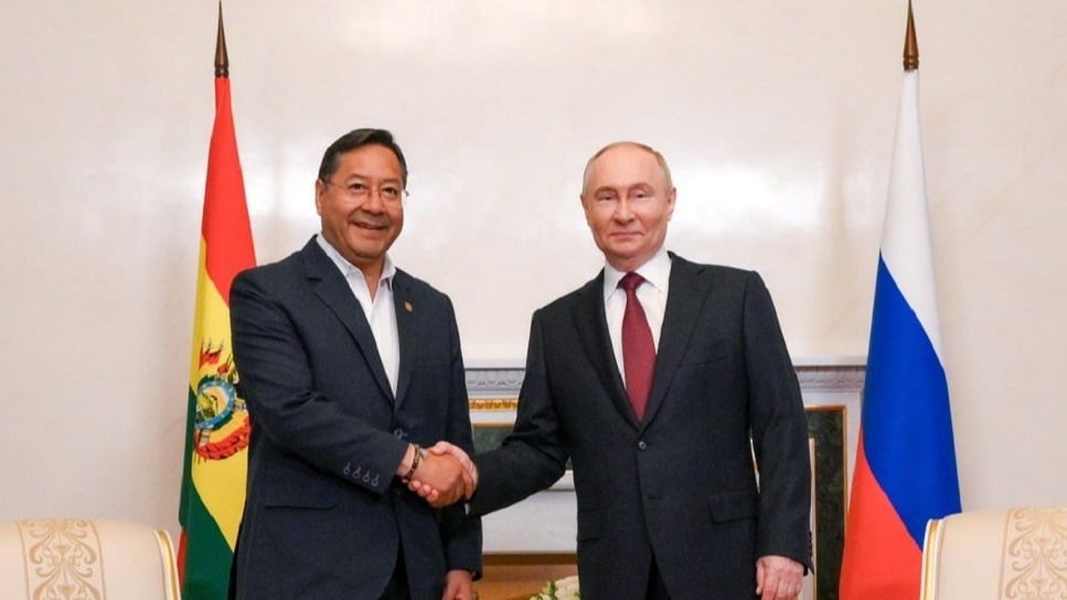 Luis Arce y Vladimir Putin durante un encuentro.