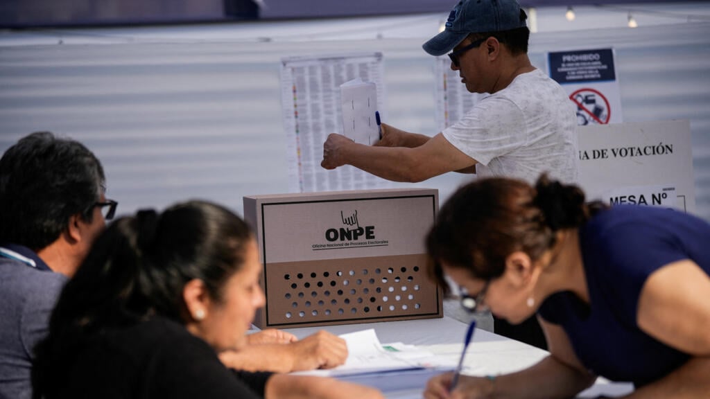 Un colegio electoral en Perú.