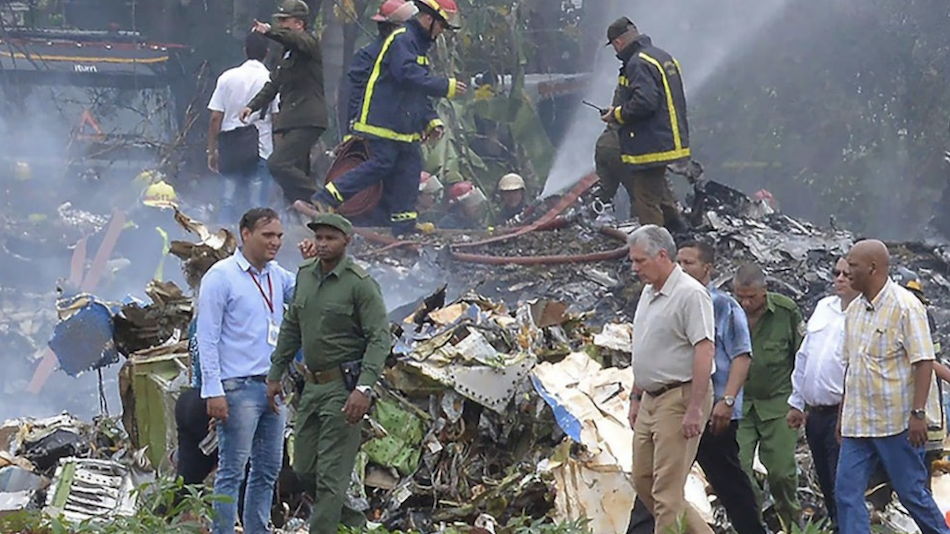 Miguel Díaz-Canel recorre la zona del accidente aéreo de mayo de 2018.