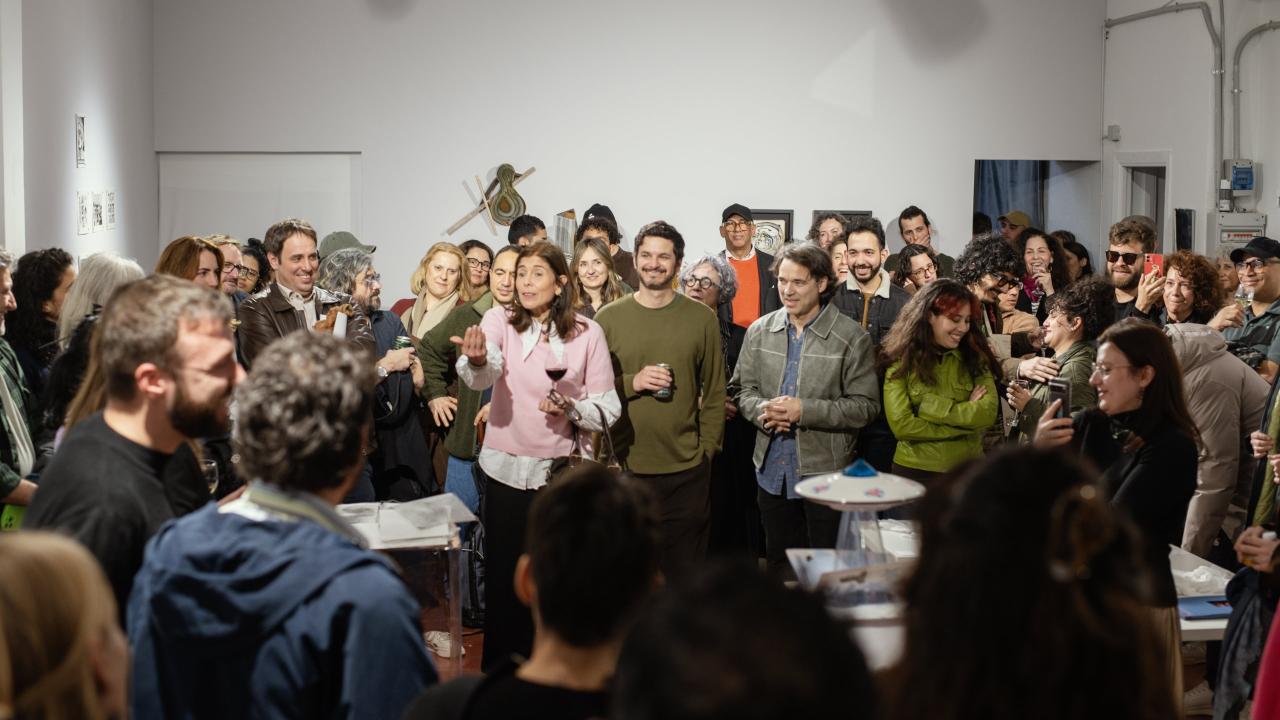 Artistas participantes en "Todos somos extranjeros".