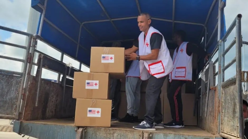 Distribución de un cargamento anterior de ayuda humanitaria de EEUU a Cuba.