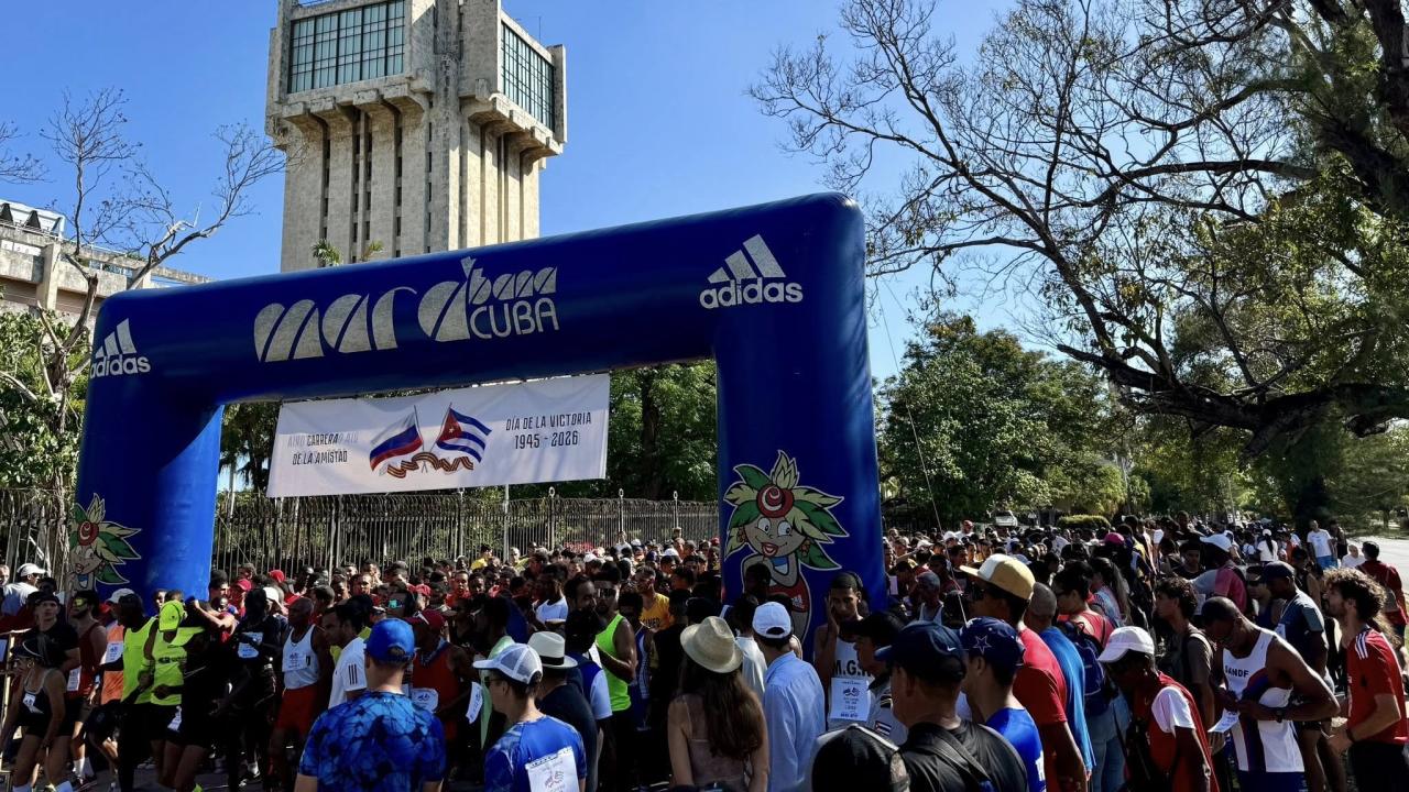 Carrera popular organizada por el embajada de Rusia en La Habana.
