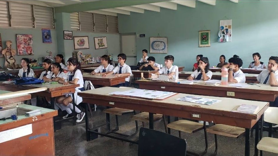 Estudiantes en un aula.