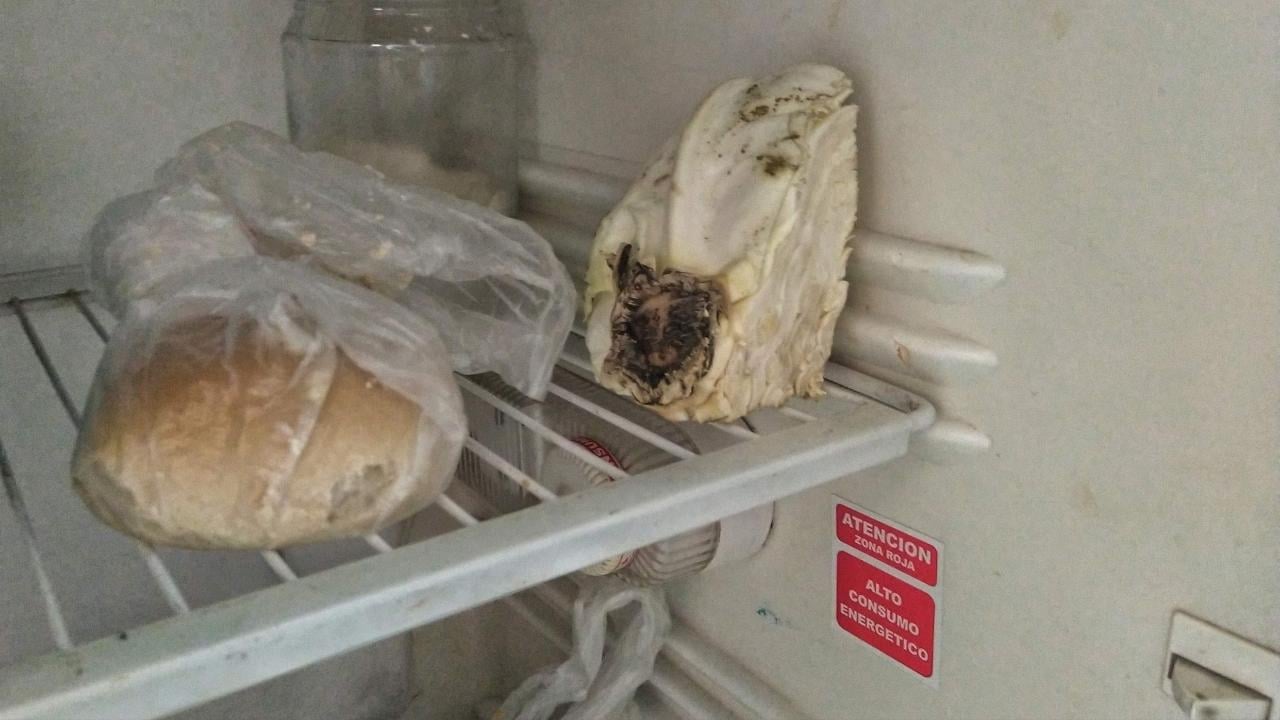 Interior de un refrigerador en Cuba.