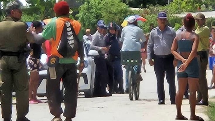 Presencia de policías y militares el 20 de mayo en Antilla, Holguín.