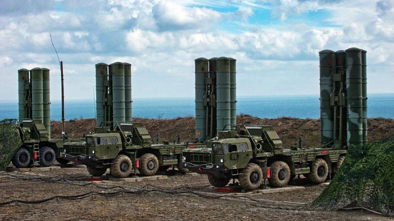 Sistemas de misiles rusos S-400.