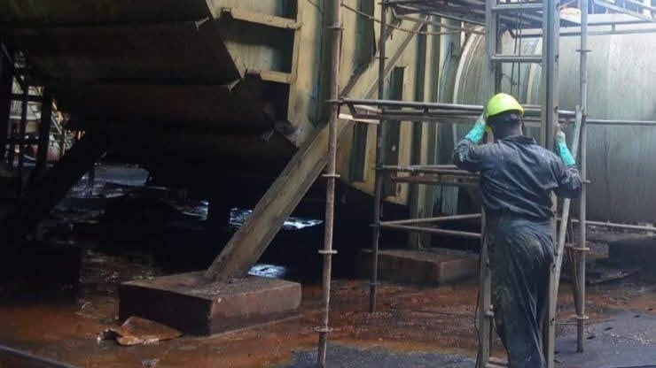 Labores de reparación en la termoeléctrica Guiteras.