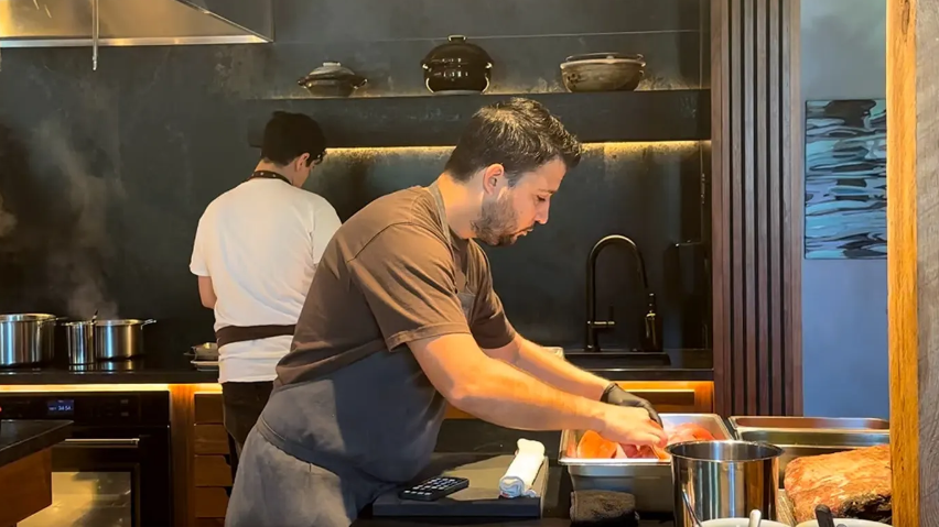 El chef cubano Osmel González en su restaurante Emelina.