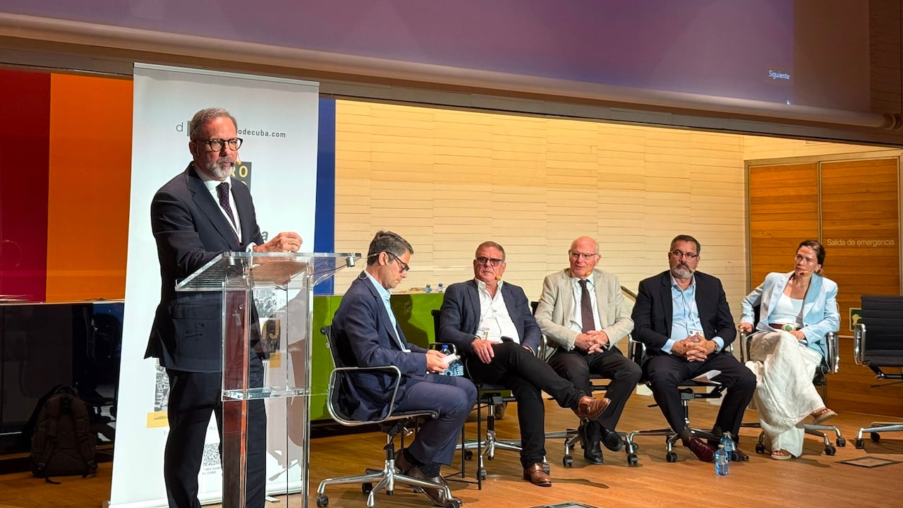 Mesa economía, sobre el reto de recapitalizar Cuba, del III Foro DDC: 'Para la Cuba de mañana'.