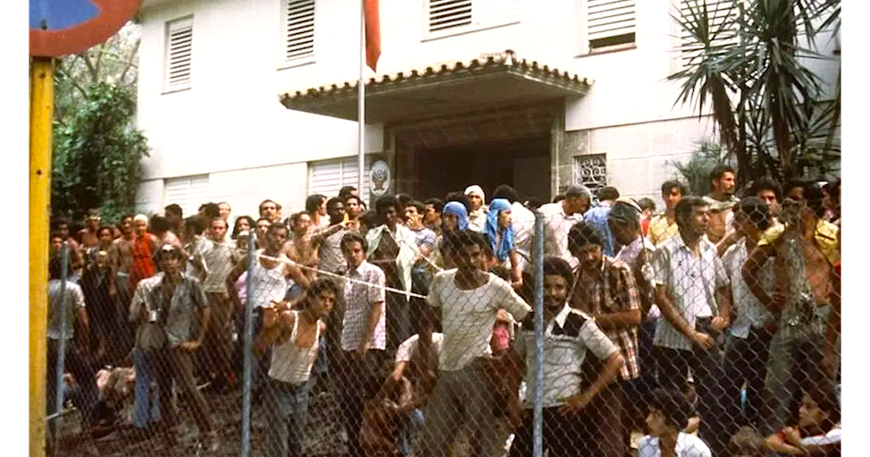 Cubanos en la Embajada de Perú, 1980.