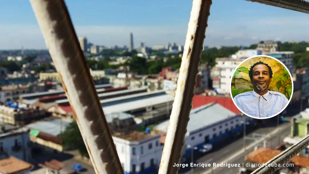 Vista de La Habana desde una ventana.