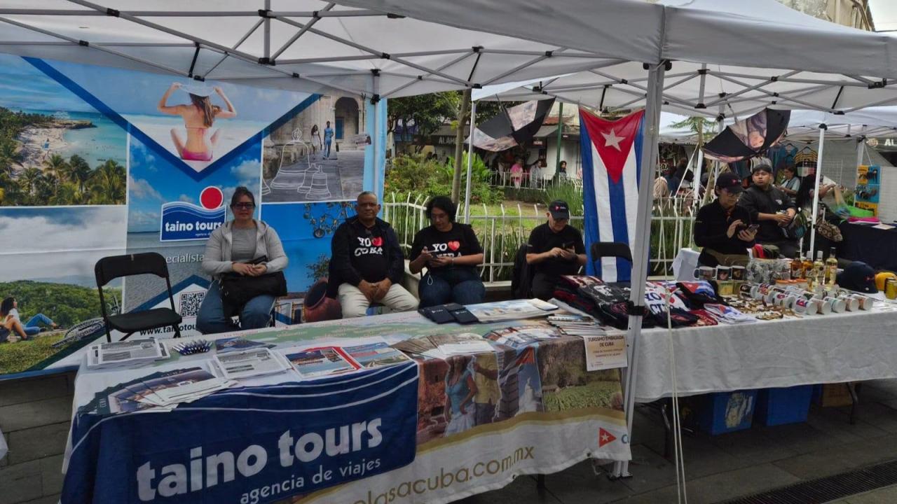 Feria comercial de Taíno Tours en México.