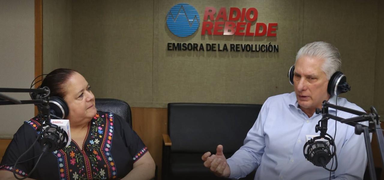 Miguel Díaz-Canel y la periodista Bárbara Betancourt.