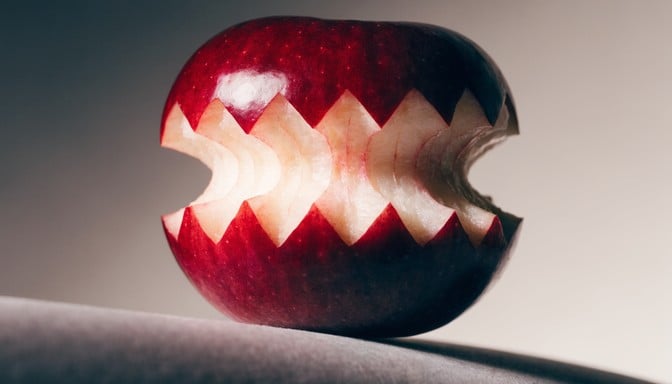Manzana trabajada a cuchillo.