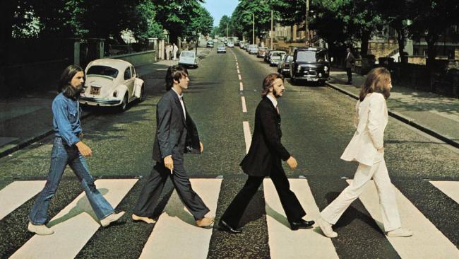 The Beatles en la calle Abbey Road.