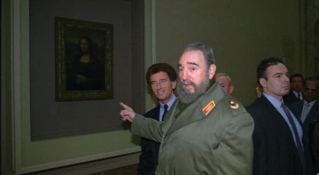 Fidel Castro en una visita al Louvre en París en 1995.
