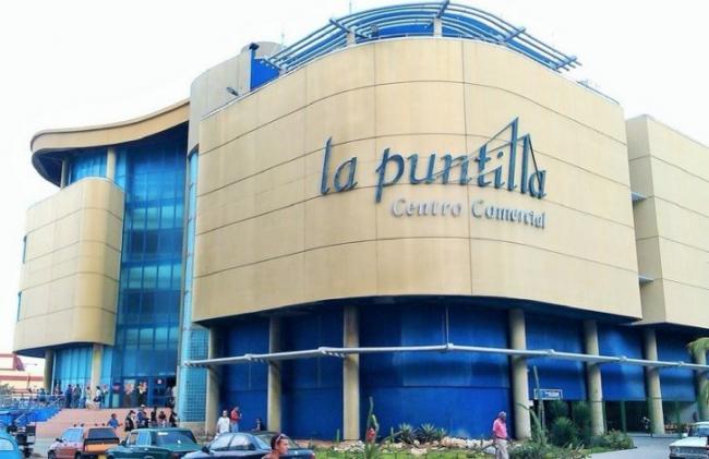 Centro Comercial La Puntilla en La Habana.