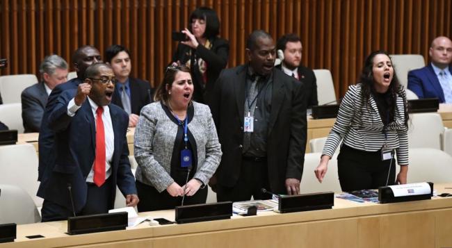Miembros de la misión cubana ante la ONU boicoteando un evento.