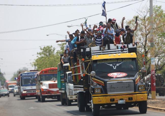 Caravana de campesinos en Managua. 