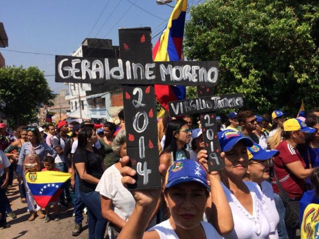 Manifestación en apoyo a la entrada de ayuda a Venezuela.