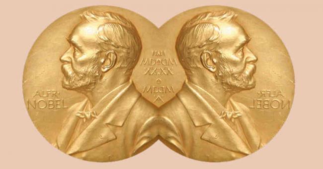 Medalla que recibe el ganador del Nobel.
