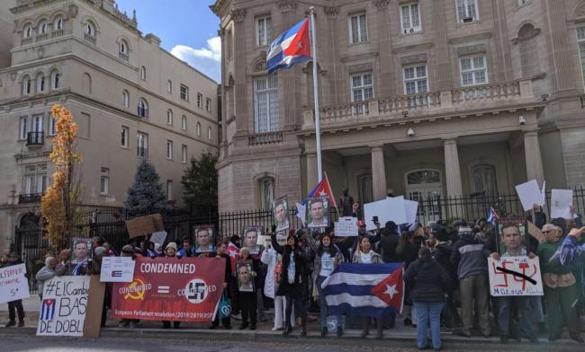 Protesta frente a la Embajada de Cuba en Washington este viernes 8 de noviembre de 2019.