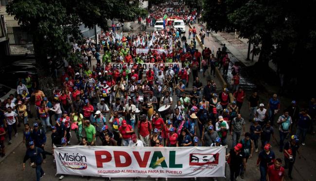 Partidarios de Maduro marchan en Caracas.
