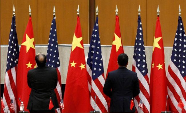 Banderas de China y EEUU durante un diálogo económico y estratégico en Washington, en 2011.