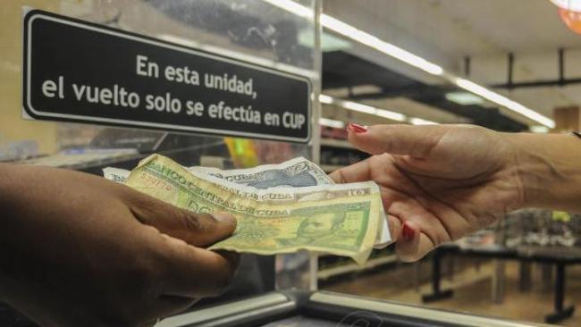 Establecimiento que solo devuelve pesos cubanos.
