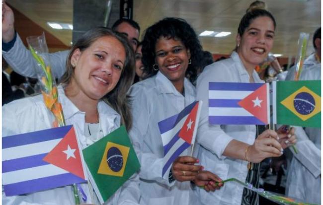 Médicos cubanos en Brasil.
