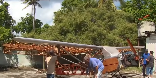El avión que construye el cubano Adolfo Rivera