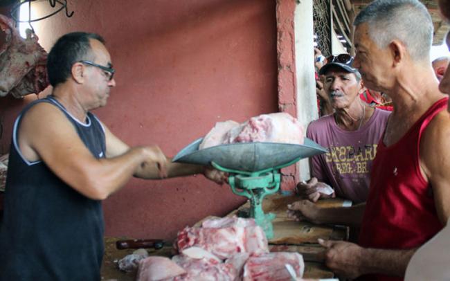 Carne de cerdo a la venta en Las Tunas.